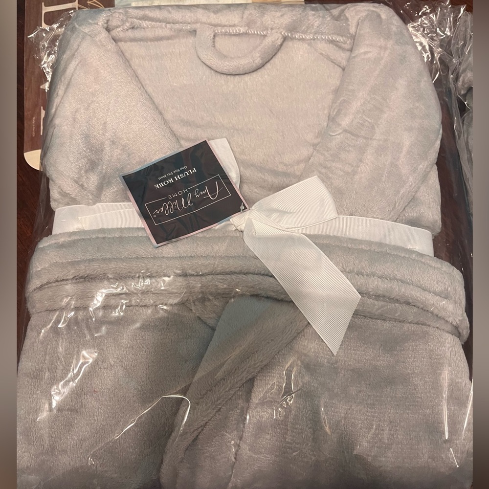 Amy miller plush robe one size gray